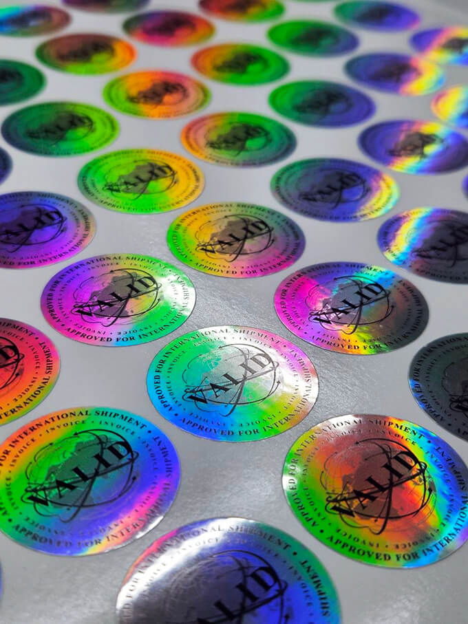 Печать голографических наклеек